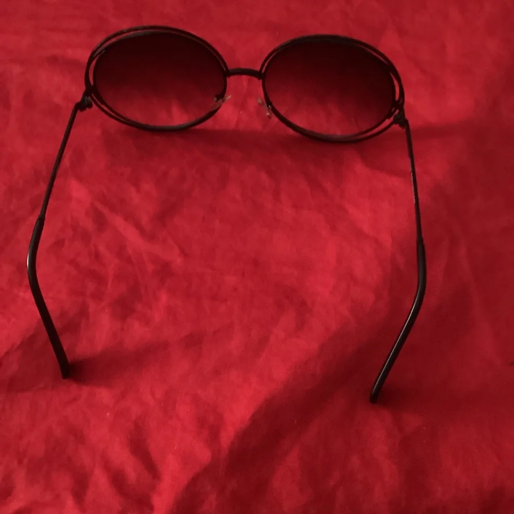 Chic Black Round Sunglasses