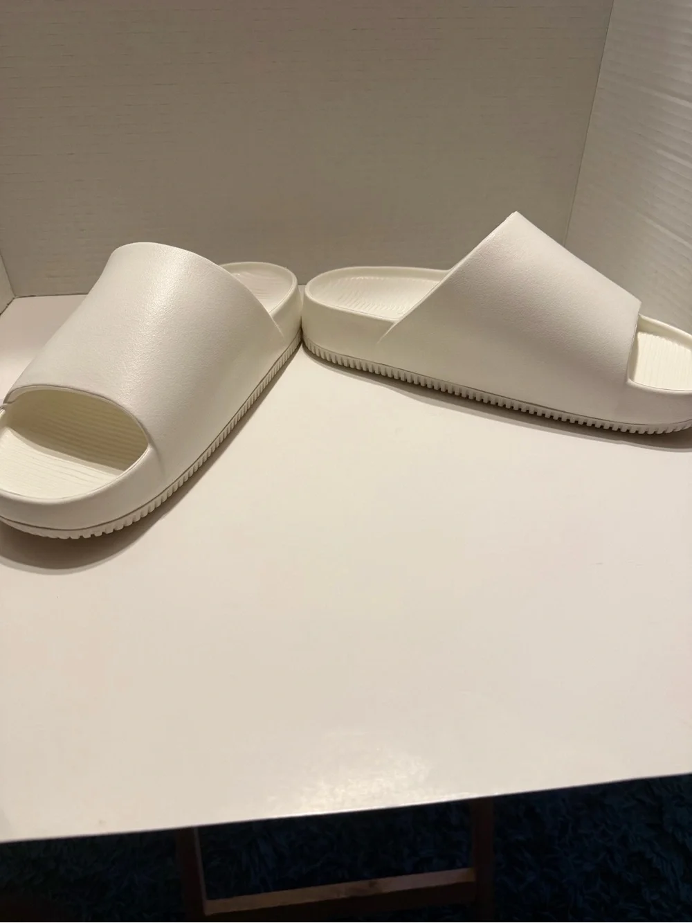 Nike minimal white
