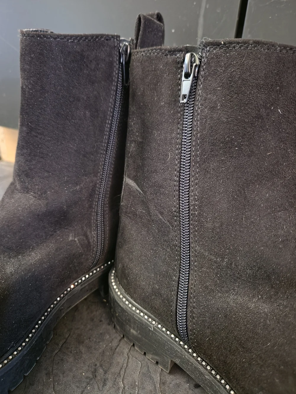 N/A stylish black