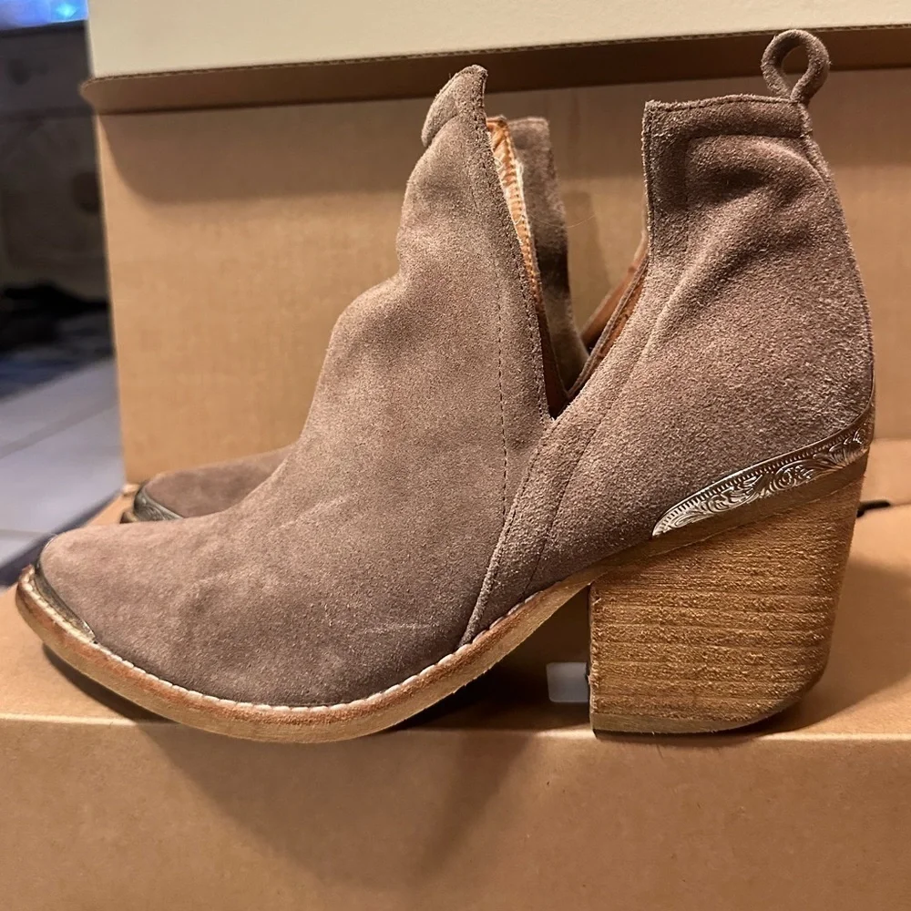 Jeffrey Campbell some campbell ask