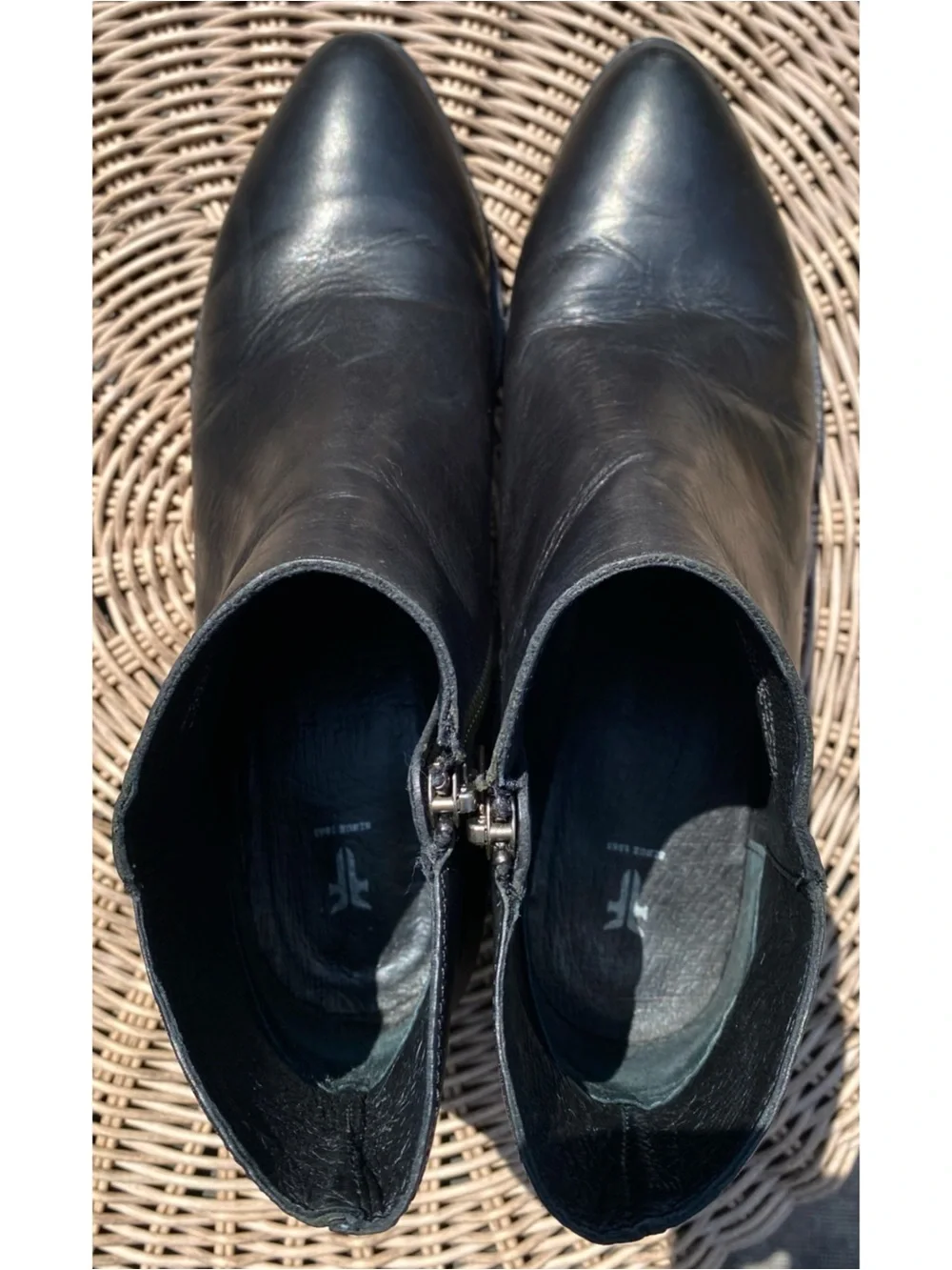 Frye classic black