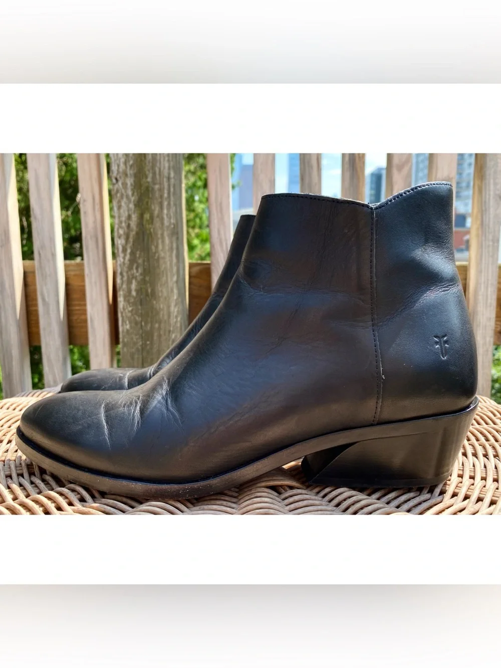 Frye classic black