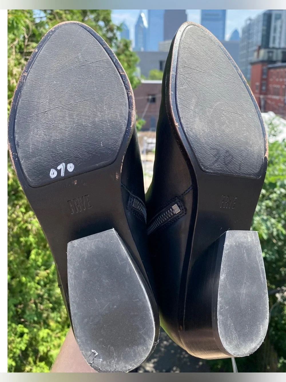 Frye classic black