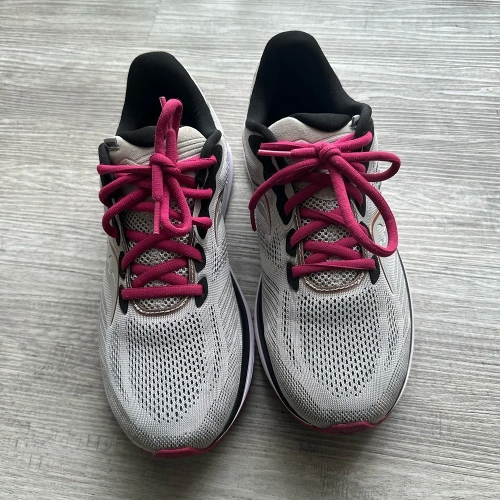 Saucony stylish athletic