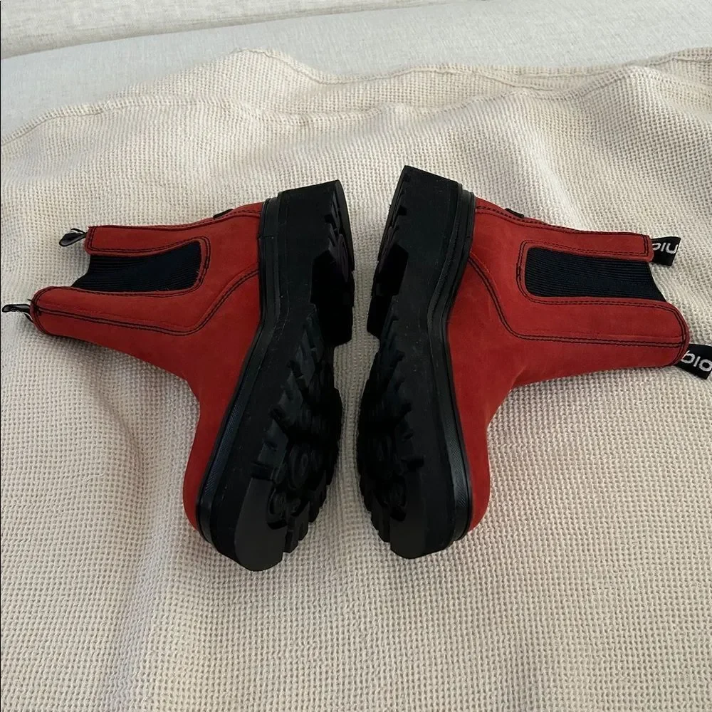 Bionica Dina Rogue Red Women’s Boot, size 8, NWOT Floor display