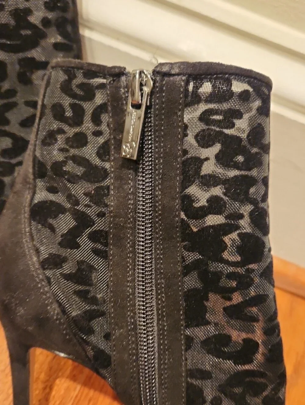 Jessica Simpson chic zipper