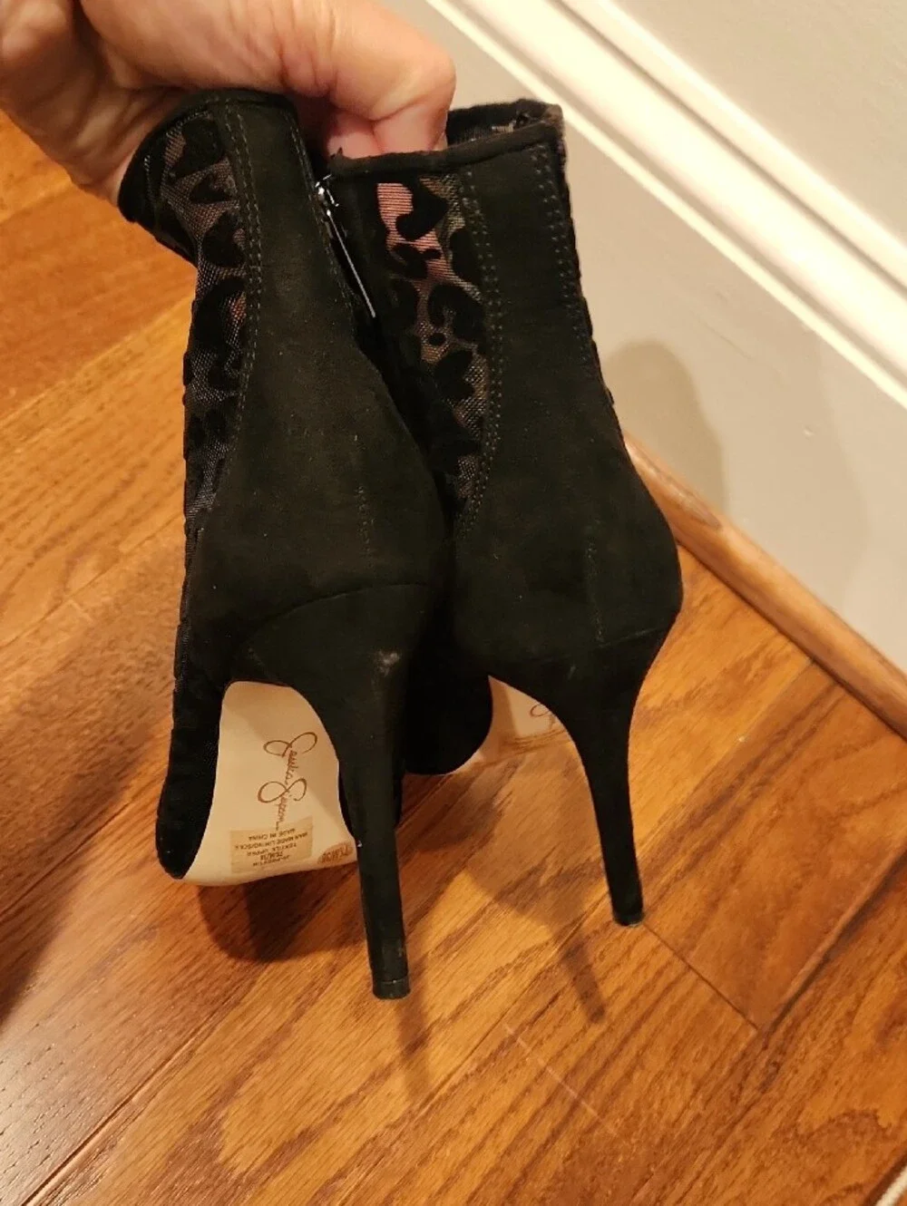Jessica Simpson like ankle