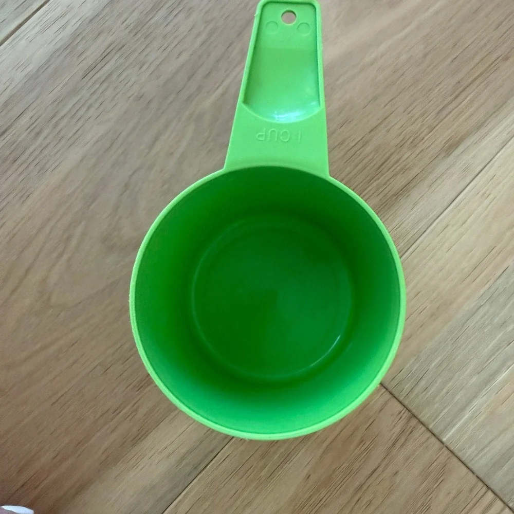 Tupperware vintage measuring