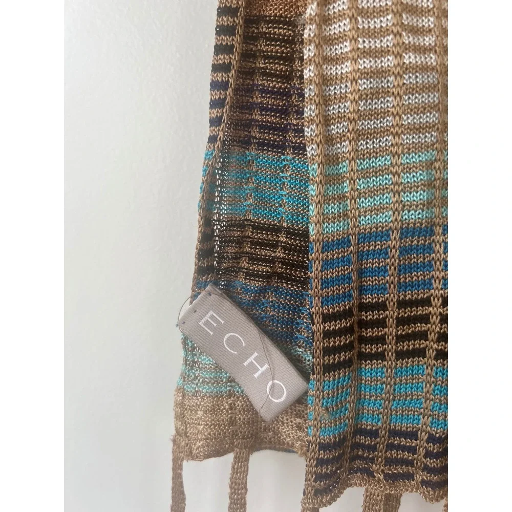 Echo scarf features