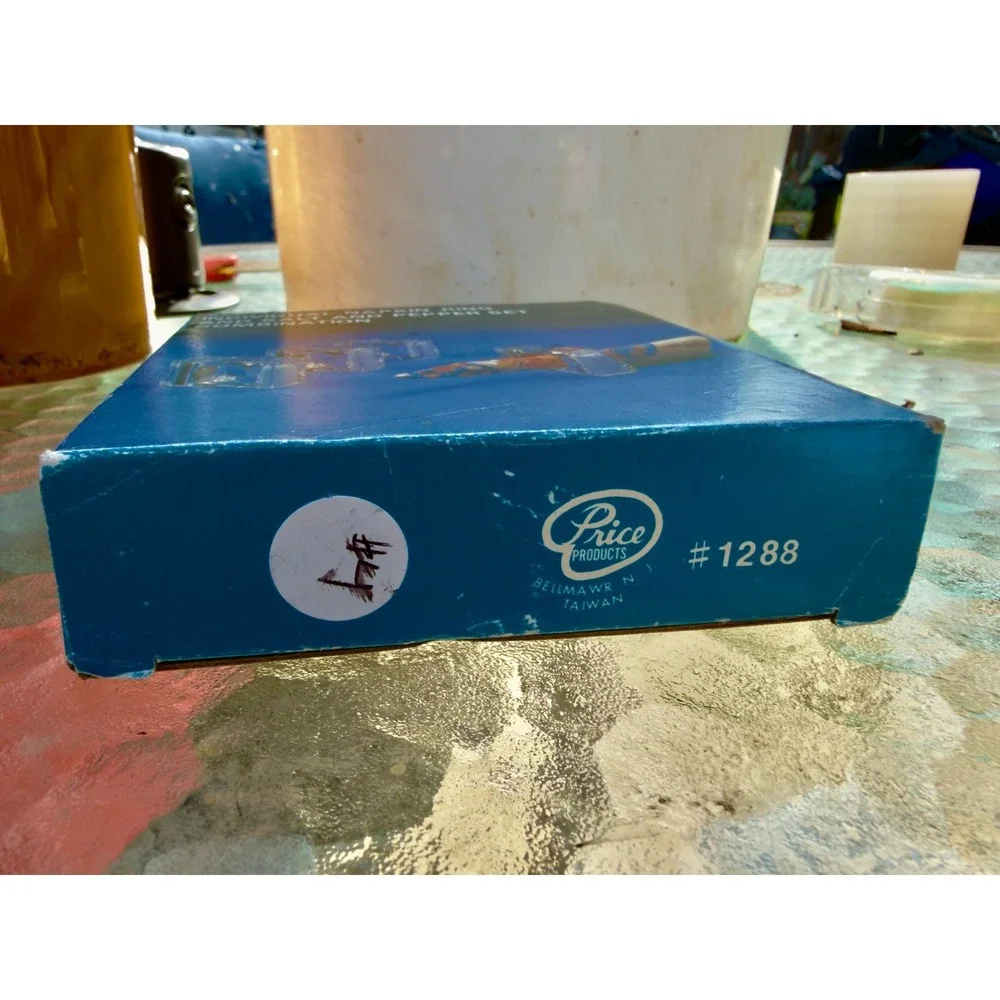 The Unbranded Brand vintage #1288