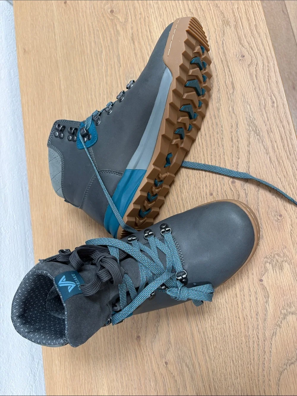 Forsake women hiking