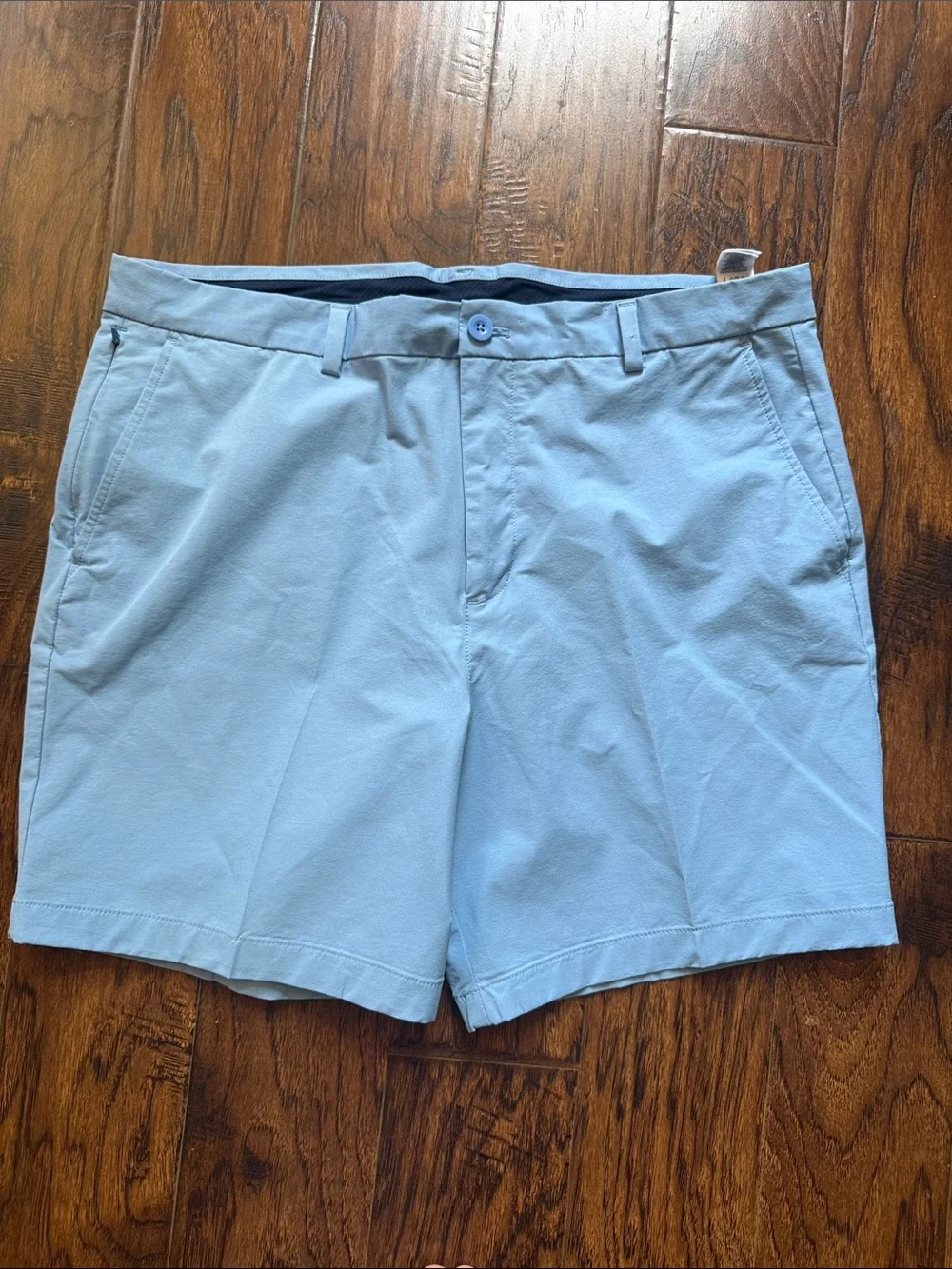 Vineyard Vines comfortable light