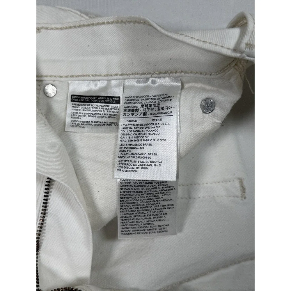 Levis levis 569