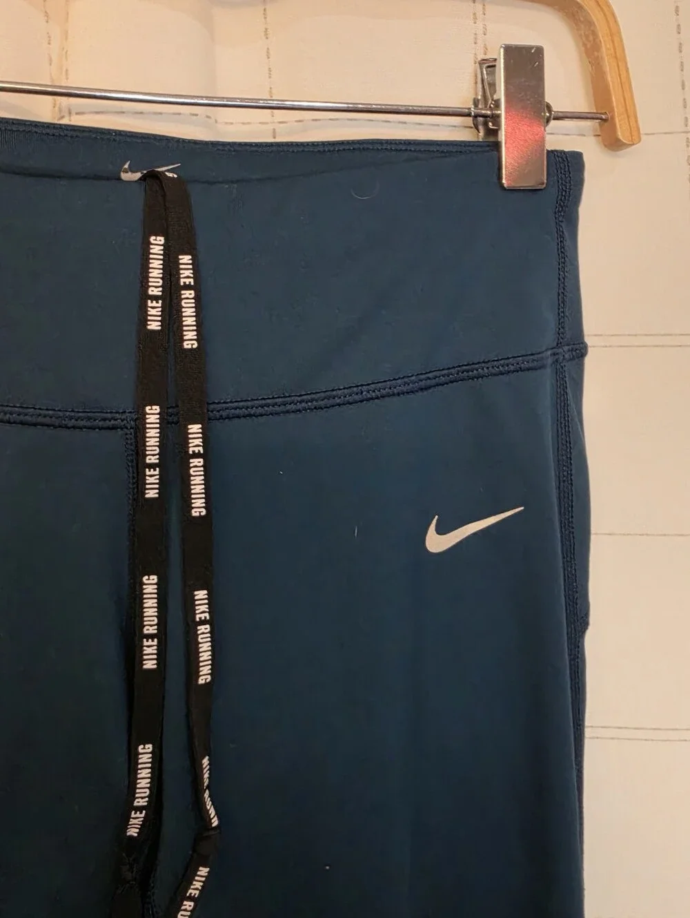 Nike secure loved mid