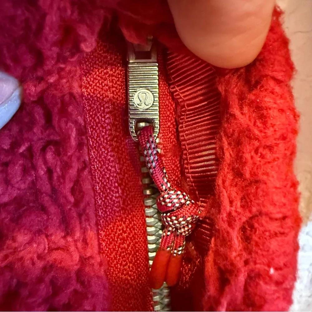 Lululemon Women’s Red Teddy Crop Jacket with Zip Front Sz 8