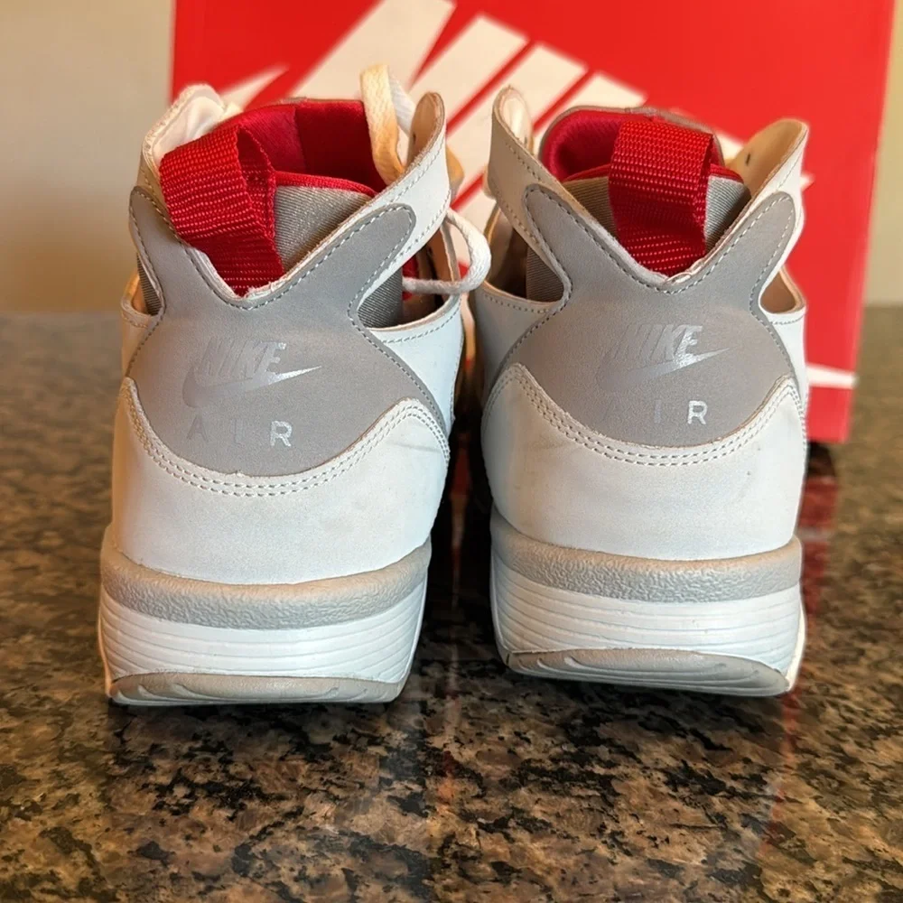 Nike trainer huarache White and Red Sneakers EUC 10.5