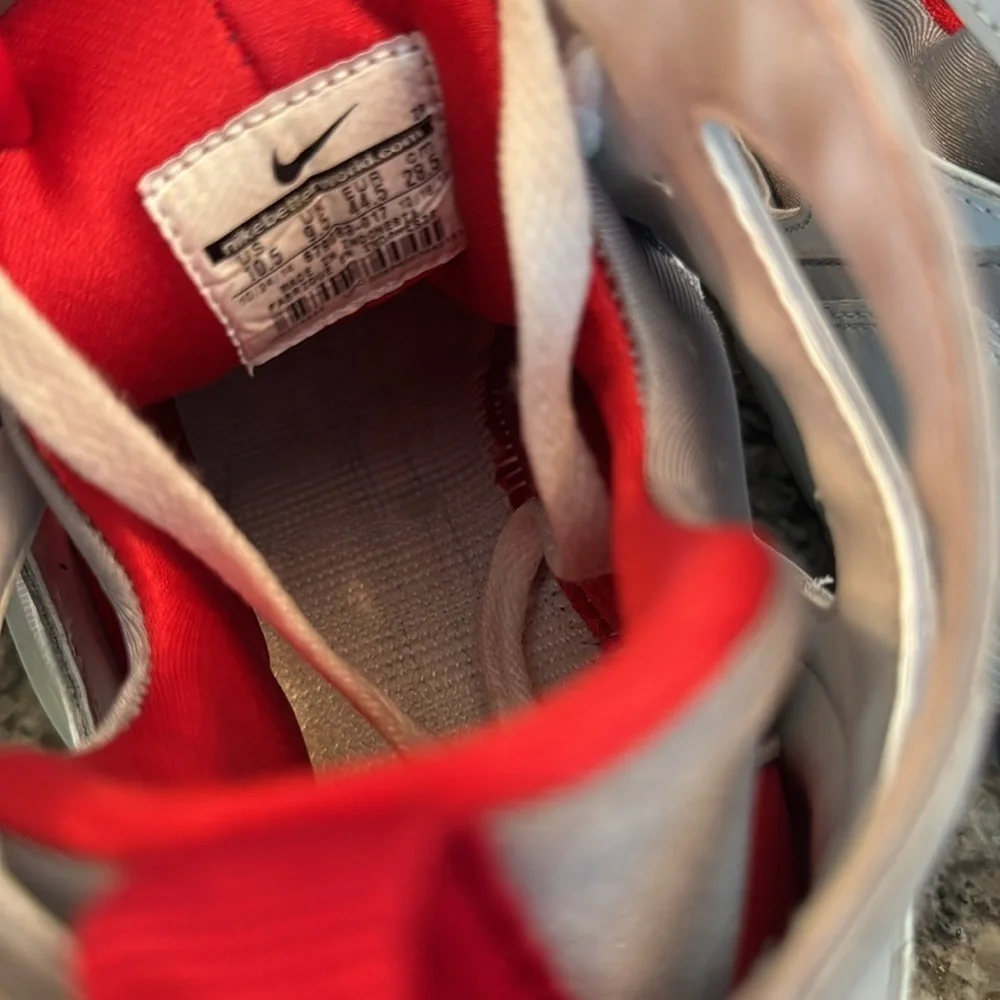 Nike trainer huarache White and Red Sneakers EUC 10.5
