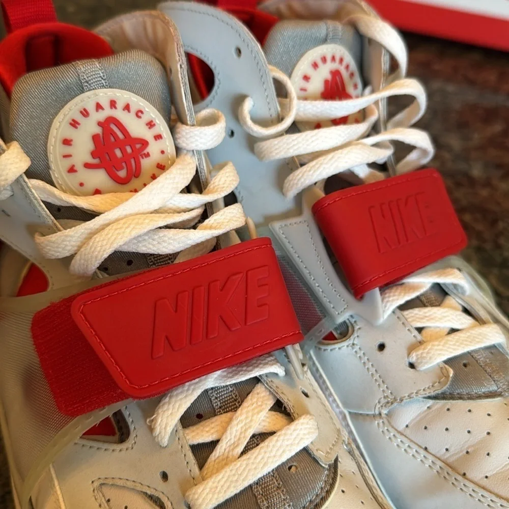 Nike trainer huarache White and Red Sneakers EUC 10.5