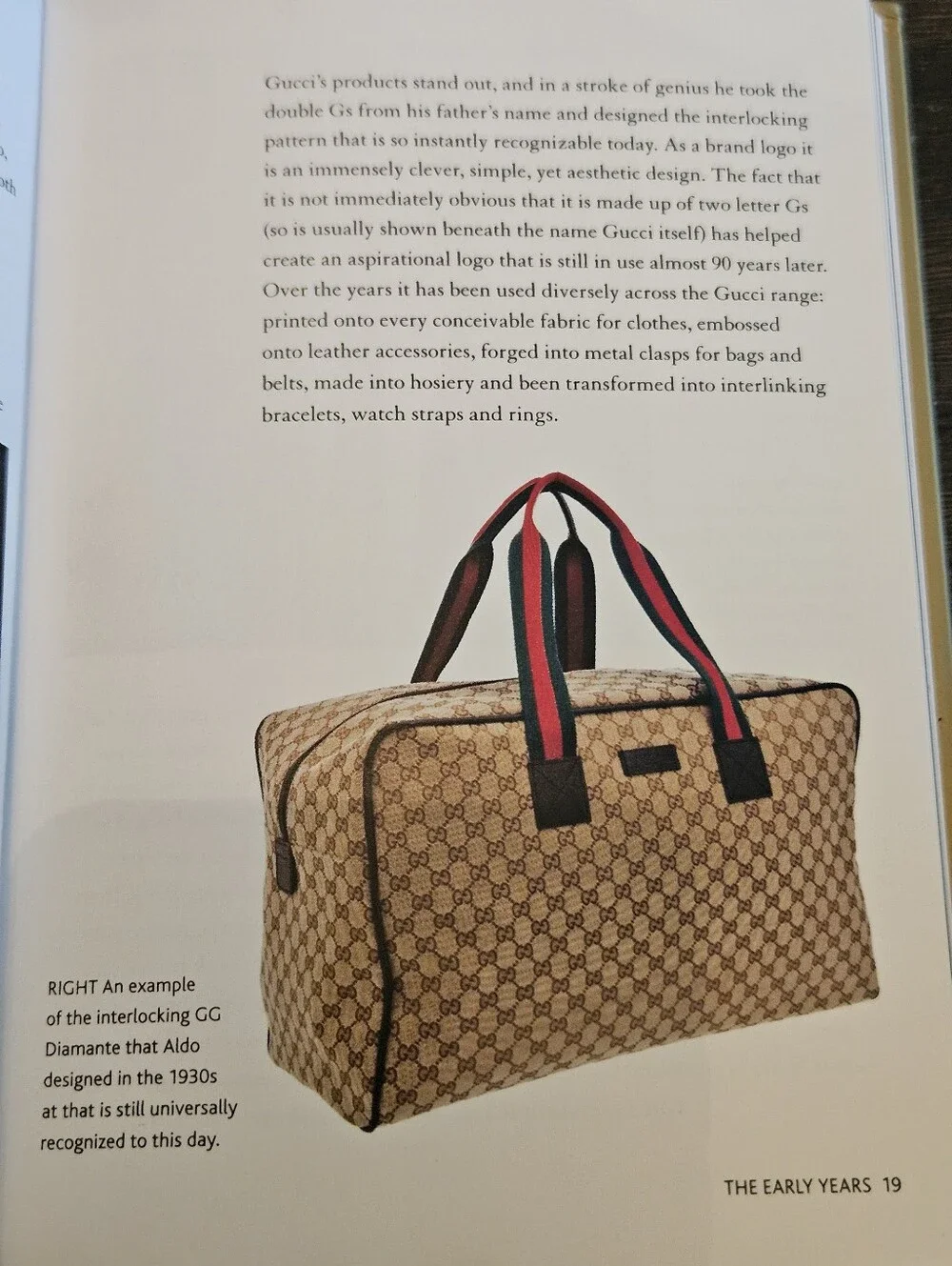 Gucci elegant compact