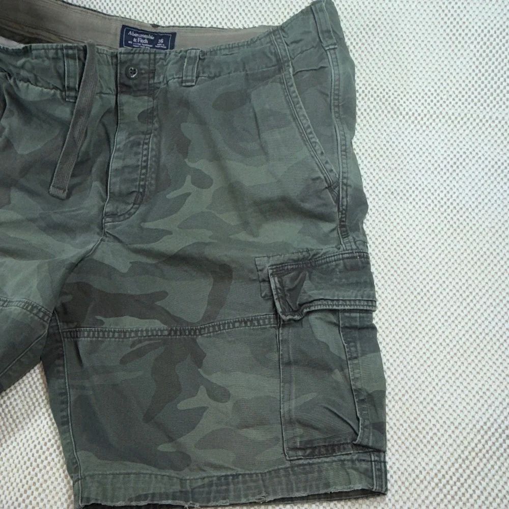 Abercrombie & Fitch Men's Green Camo Cargo Shorts Cotton Canvas Flat Front