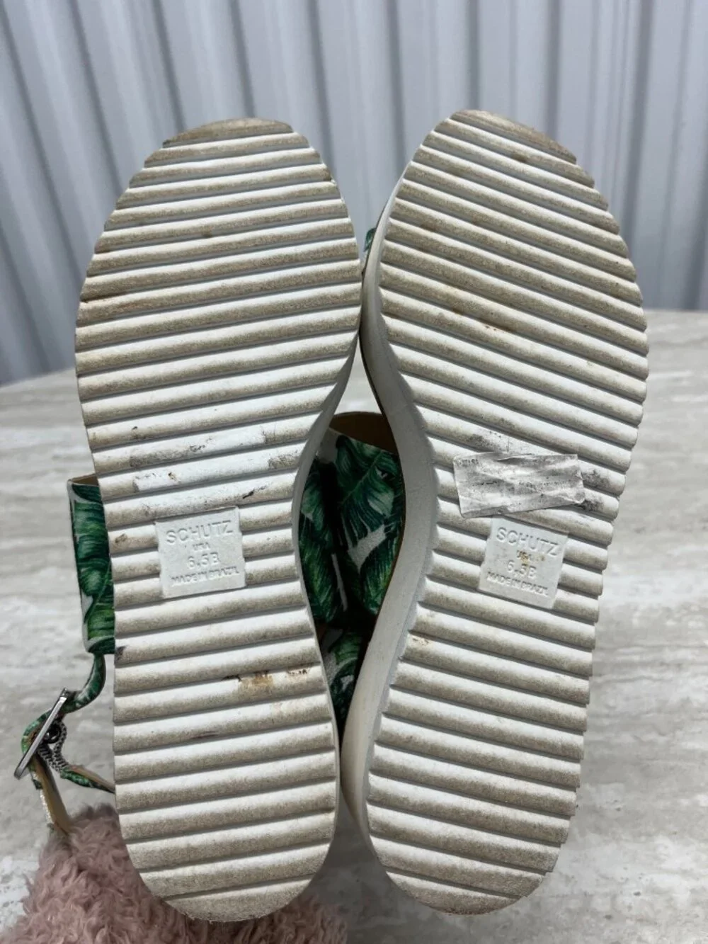 SCHUTZ palm leaf