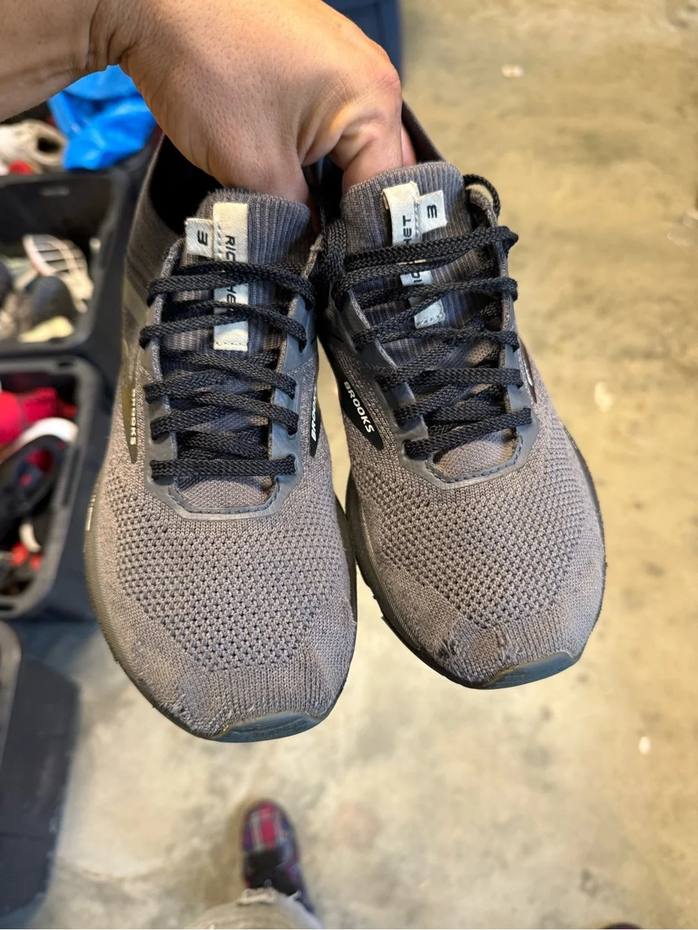 Brooks ricochet gray