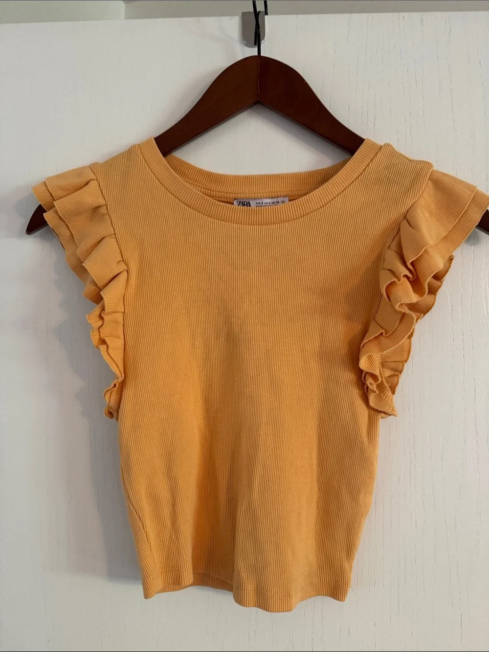 Girls small Zara Women's orange Ruffle Sleeve Ribbed Top