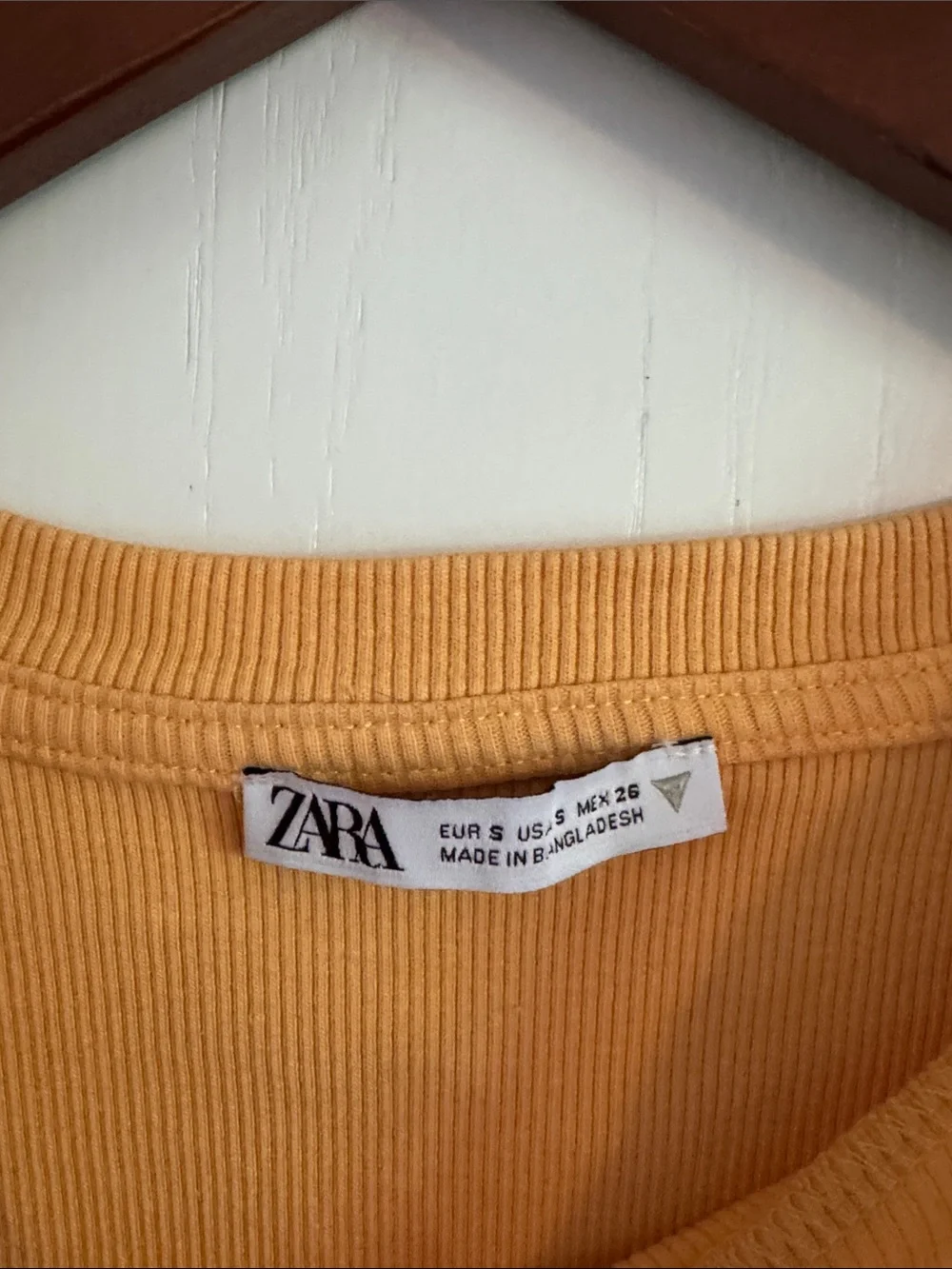 Girls small Zara Women's orange Ruffle Sleeve Ribbed Top