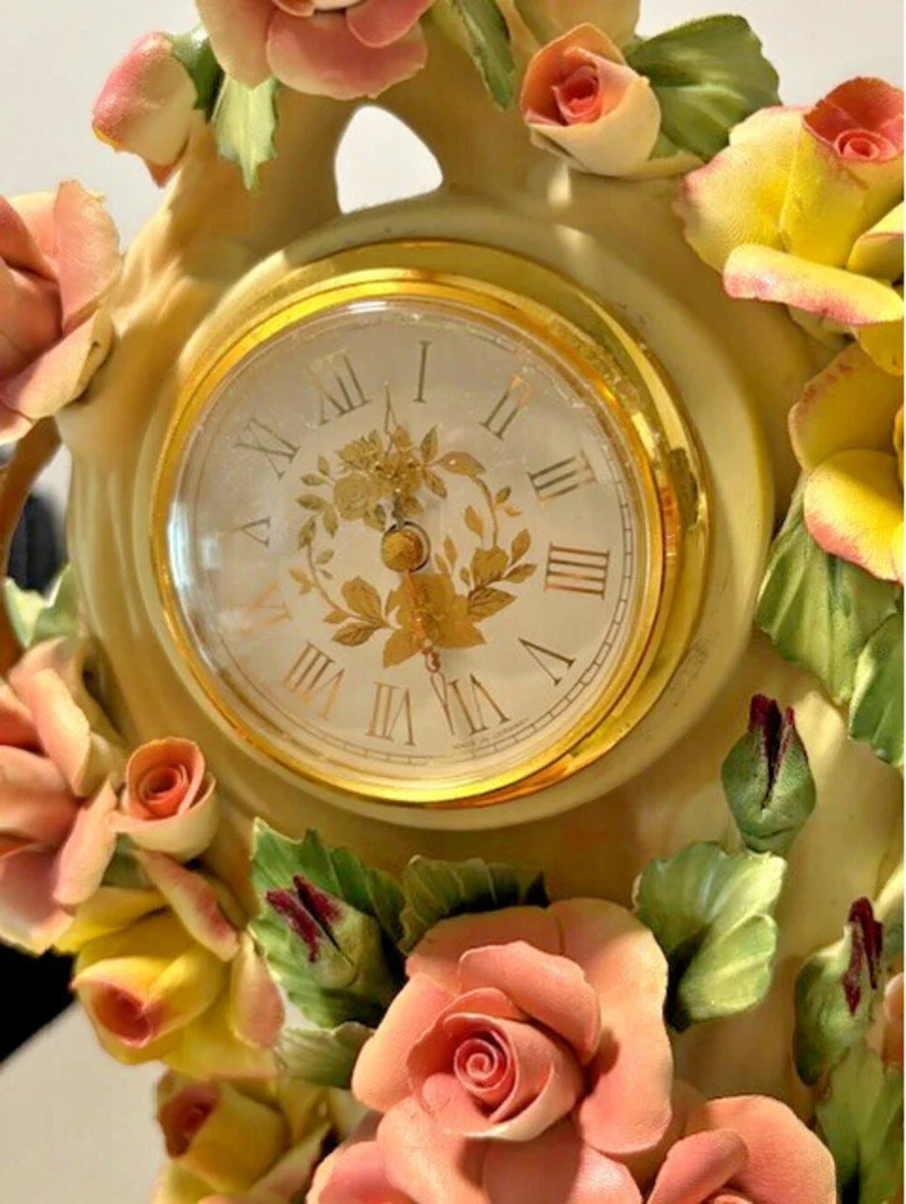 Capodimonte Roses of romance clock fine porcelain made In Italy