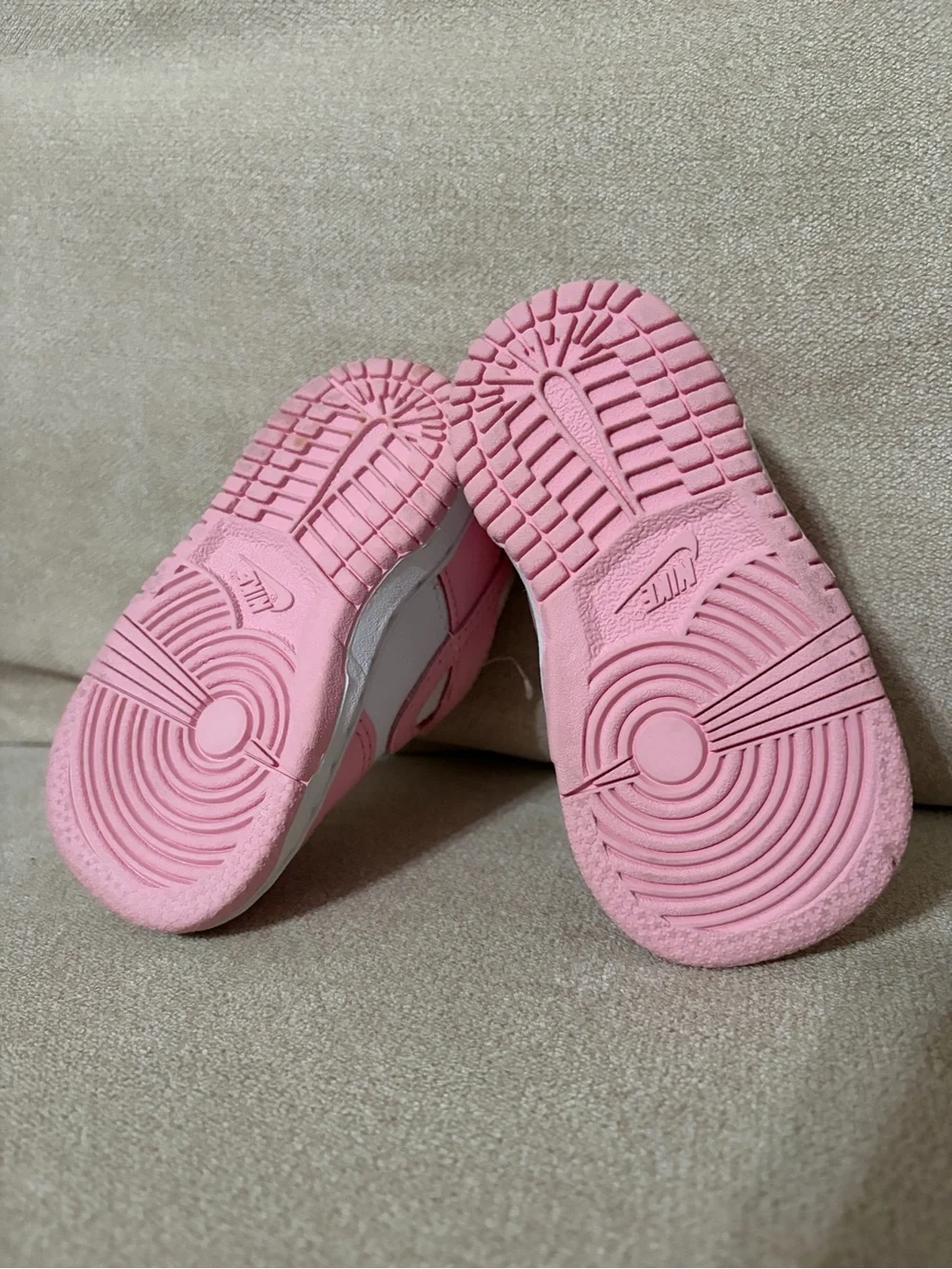 Nike Kids White and Pink Low-Top Sneakers