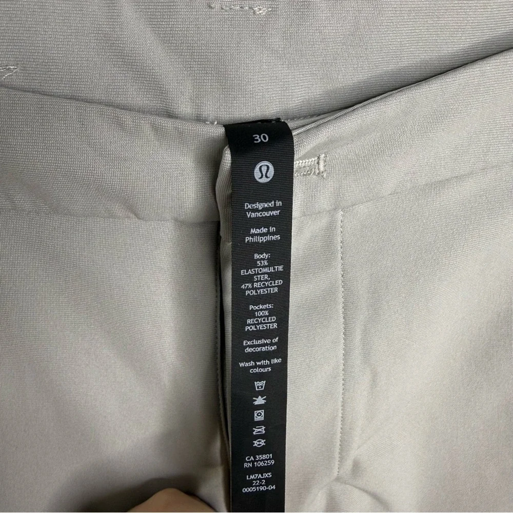 LULULEMON Men’s Seal Grey Commission Classic Fit Shorts 7” Warpstreme
