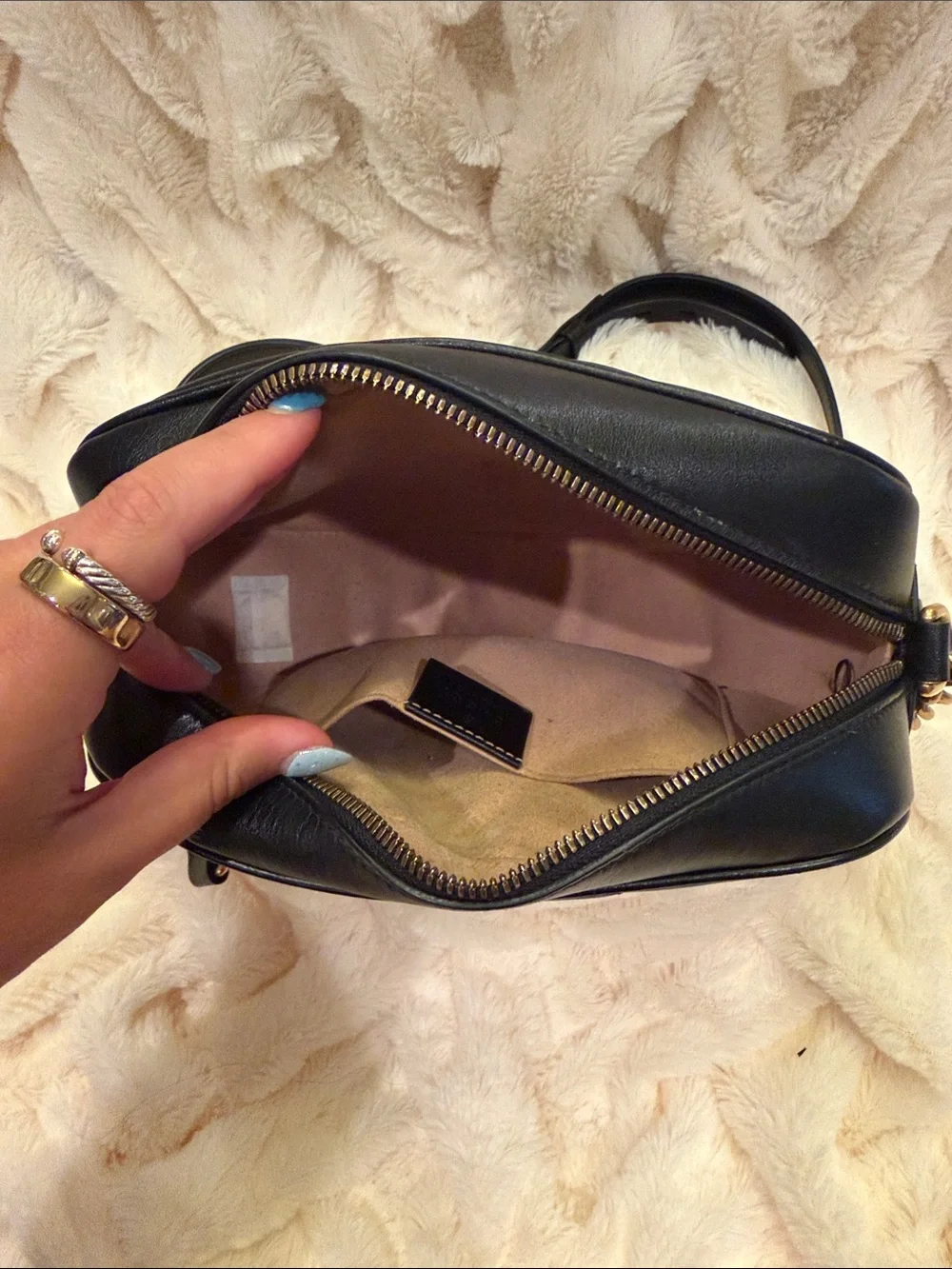 Gucci compact black