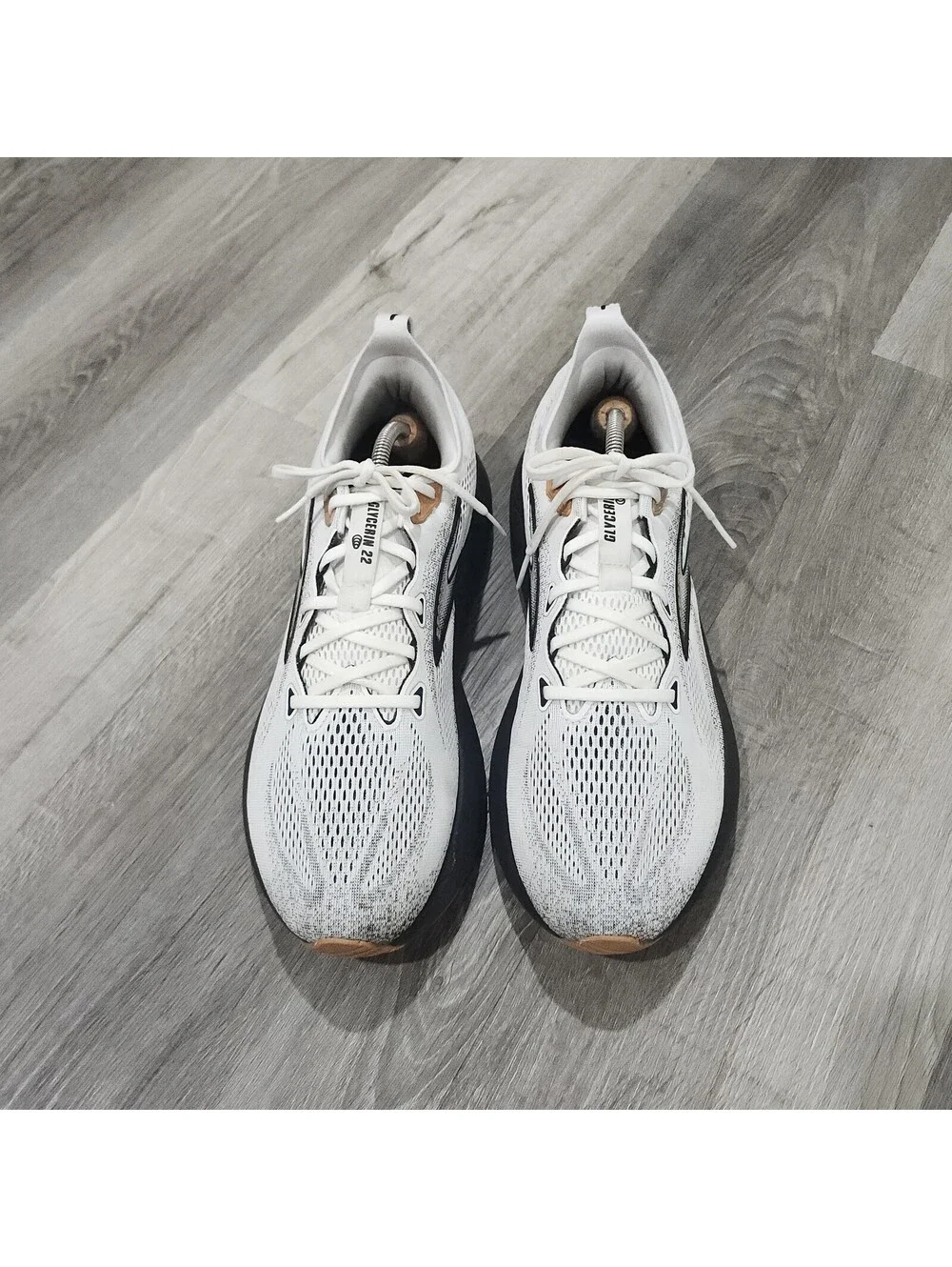 Brooks ground shoes