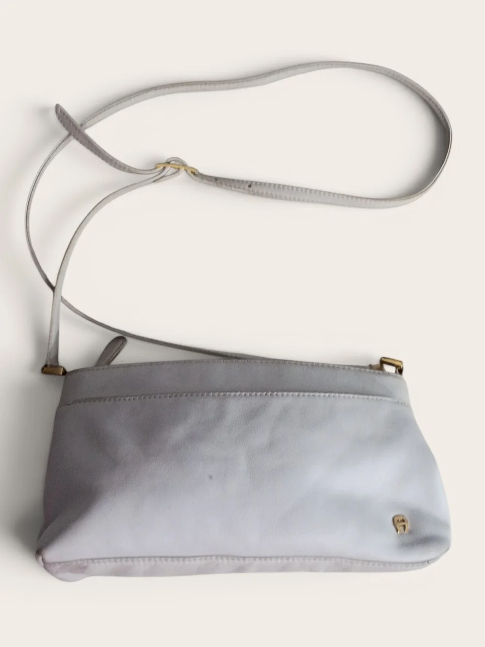 Etienne Aigner compact white