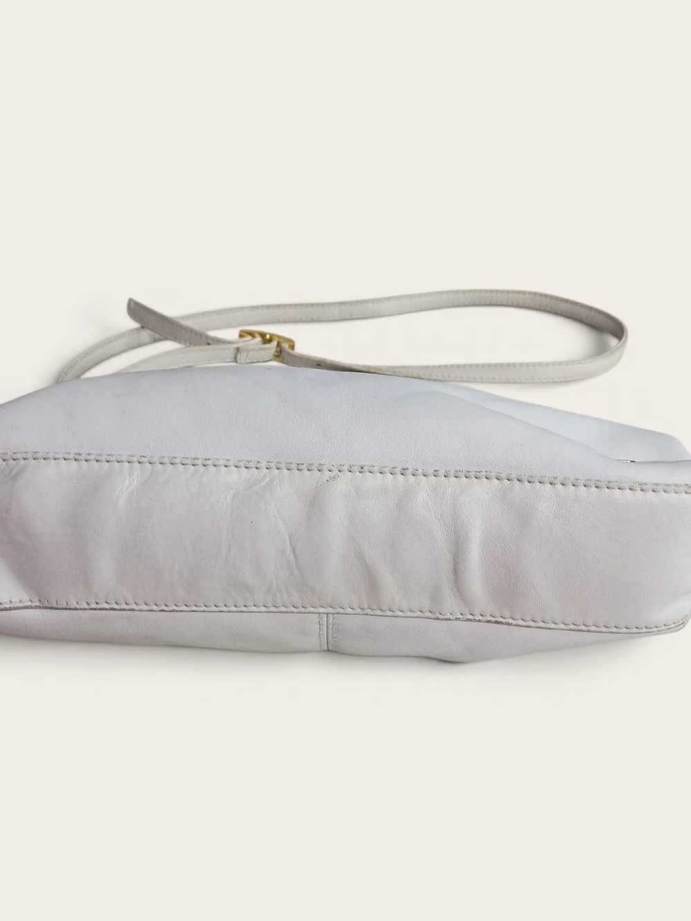 Etienne Aigner compact white