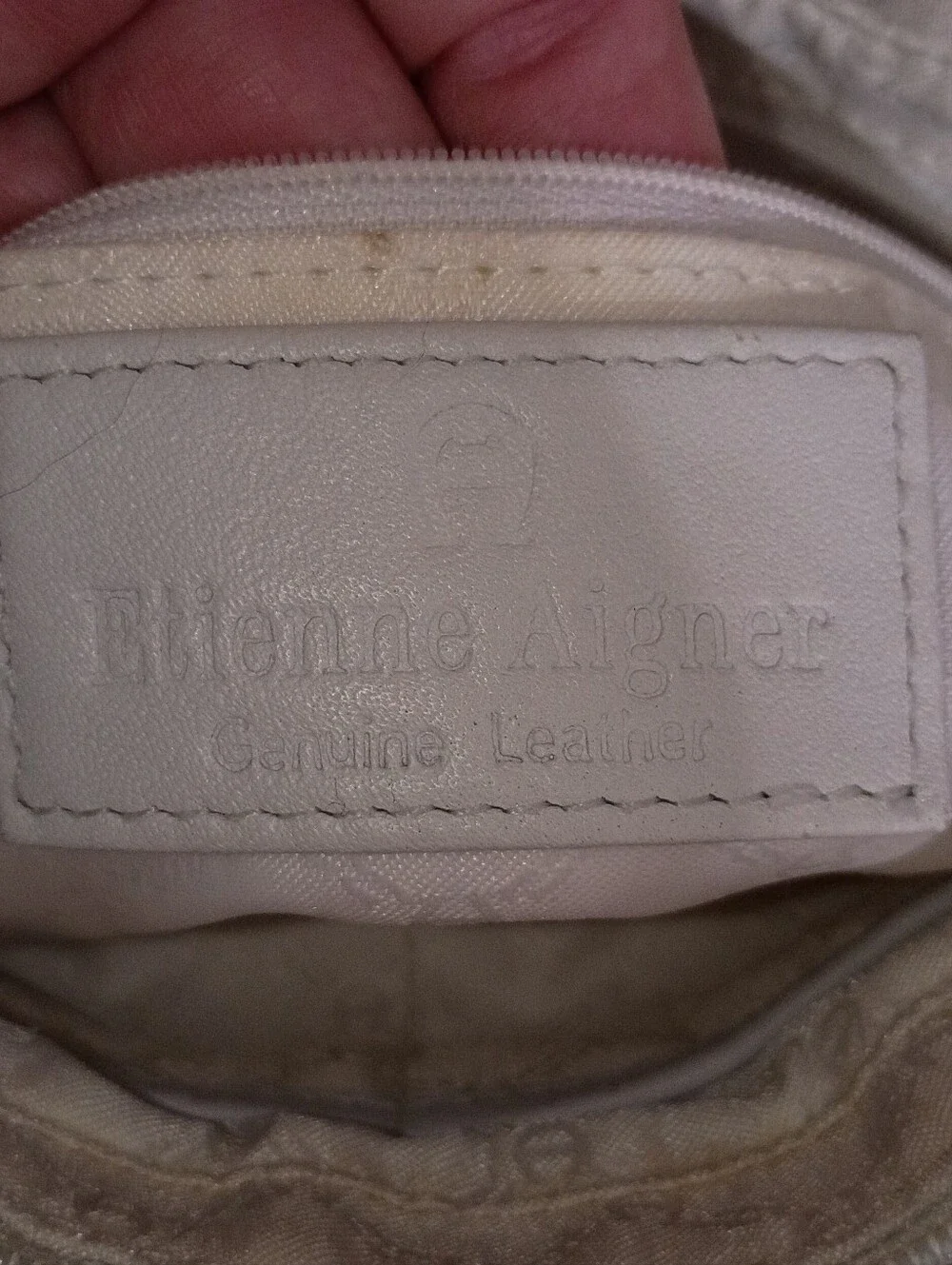 Etienne Aigner compact white
