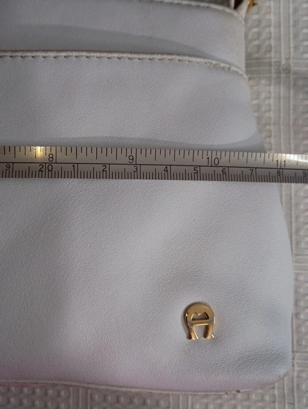 Etienne Aigner compact white