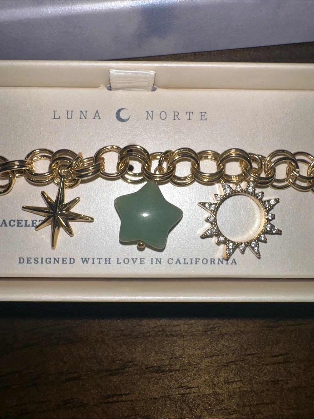 Luna Norte gold look
