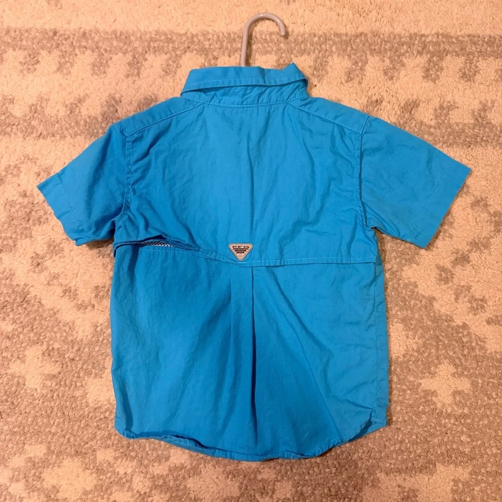 Columbia casual button