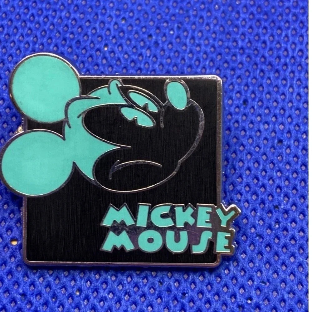 2012 Mickey Mouse Expressions Disney Trading Teal Pin Upset