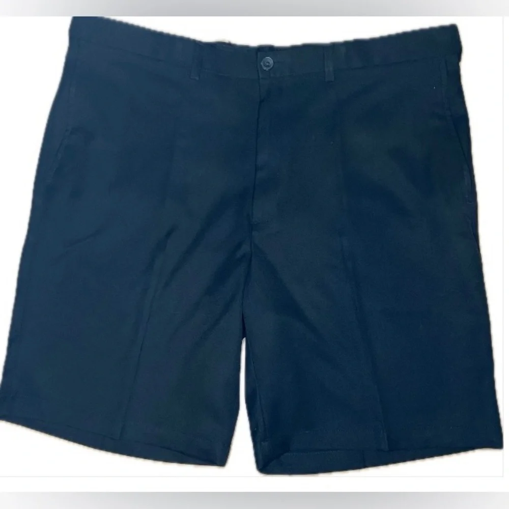 NWT Haggar 10” cool 18 Pro quick dry  shorts in black. Size 40