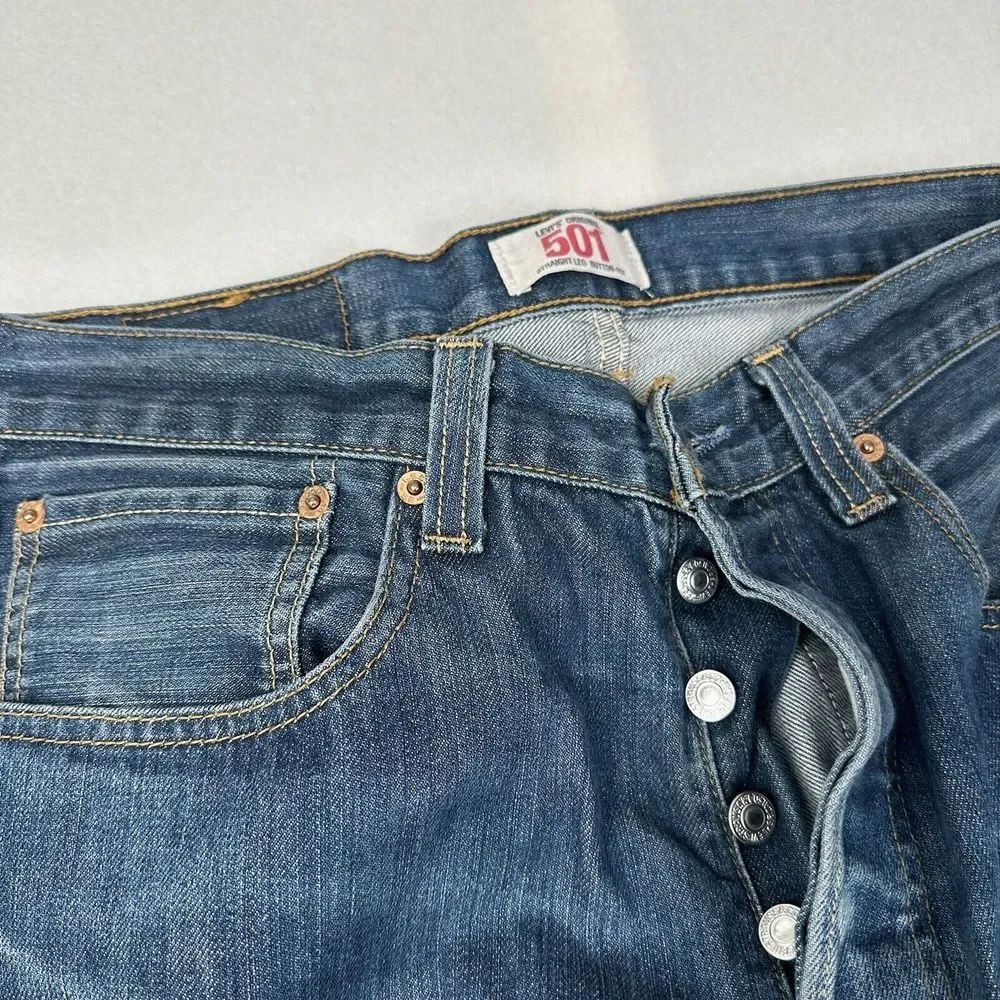 Levis reposhing this