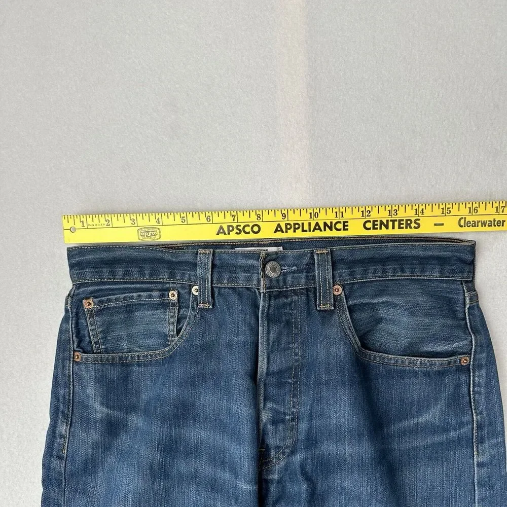 Levis reposhing this