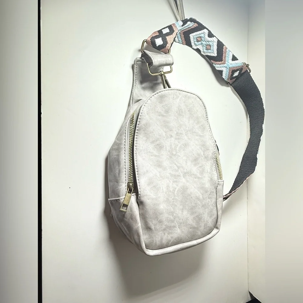 Source Unknown stylish crossbody
