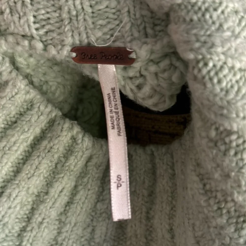 Free People details size