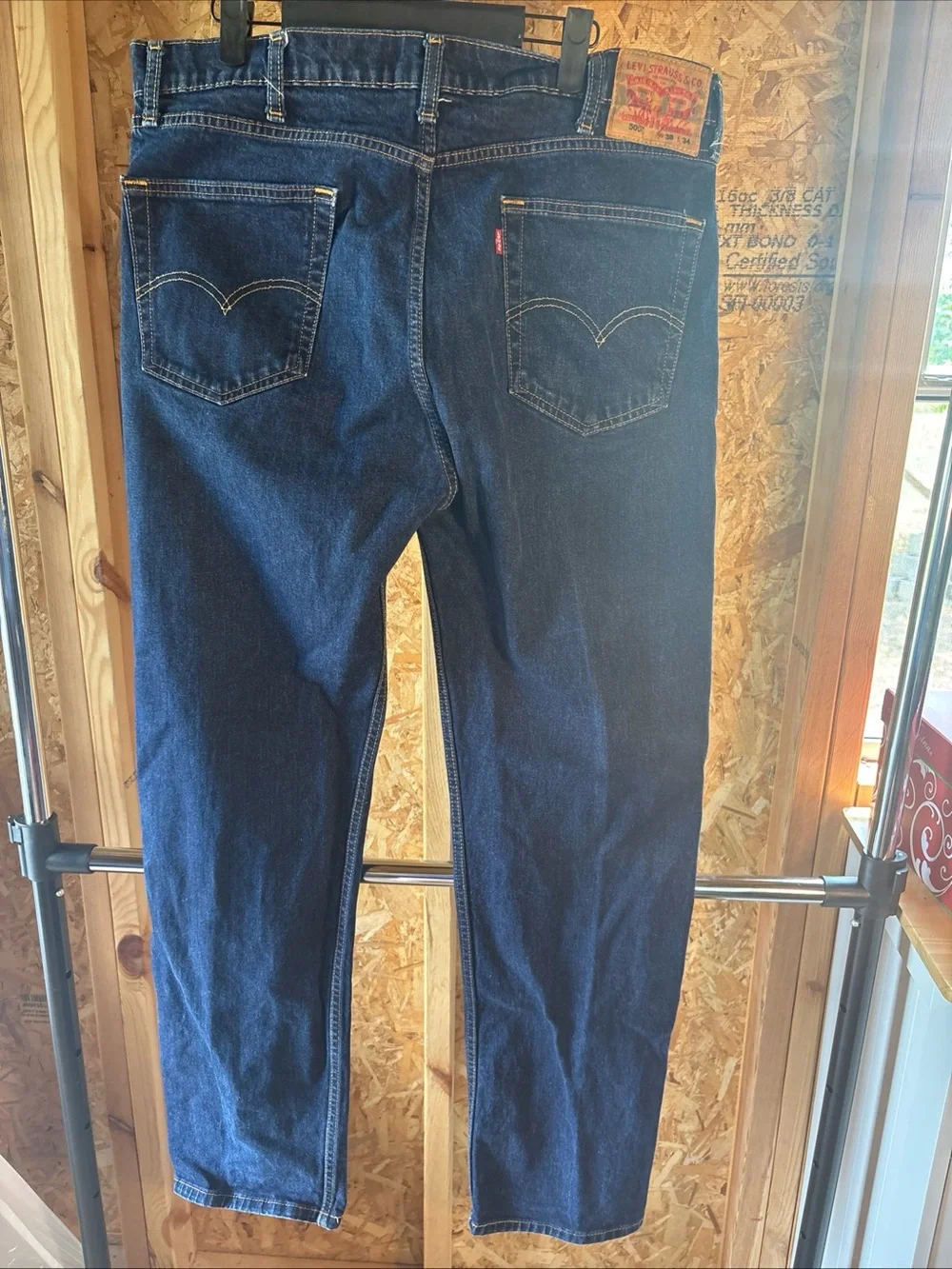 Levis straight leg
