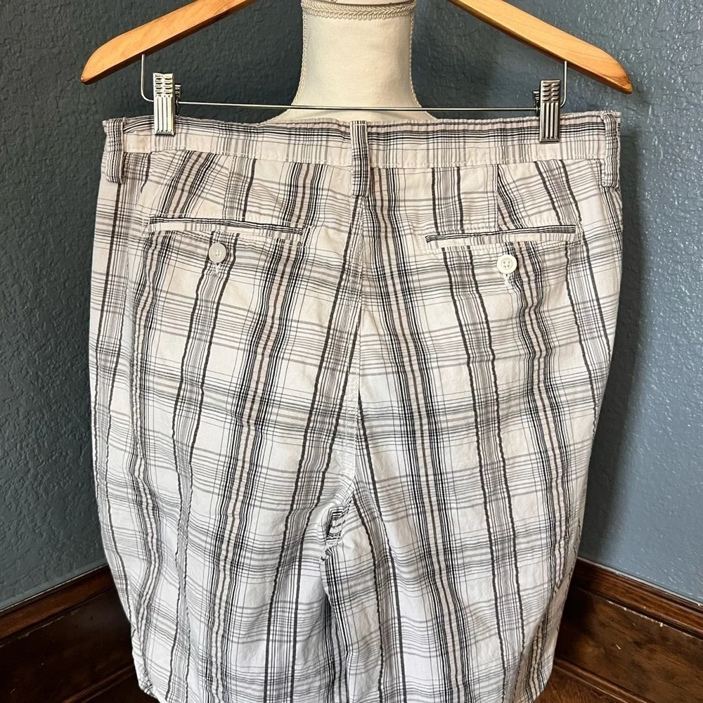 Apt. 9 Men's Plaid Shorts in Gray and White