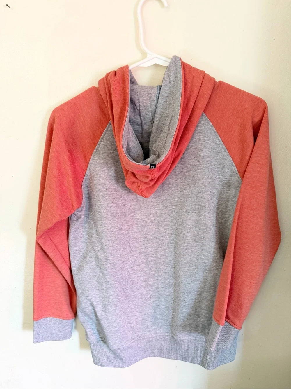 Cherokee sleeves gray raglan