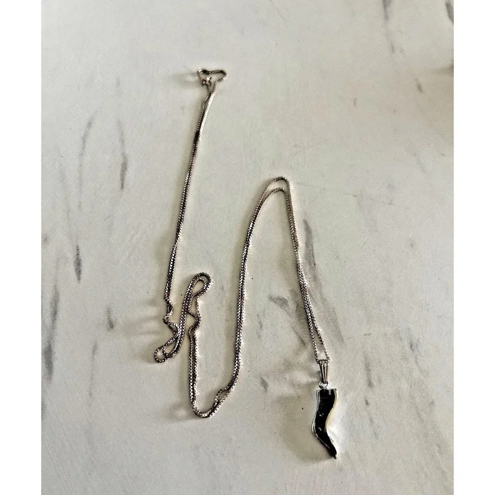 The Unbranded Brand lot items
