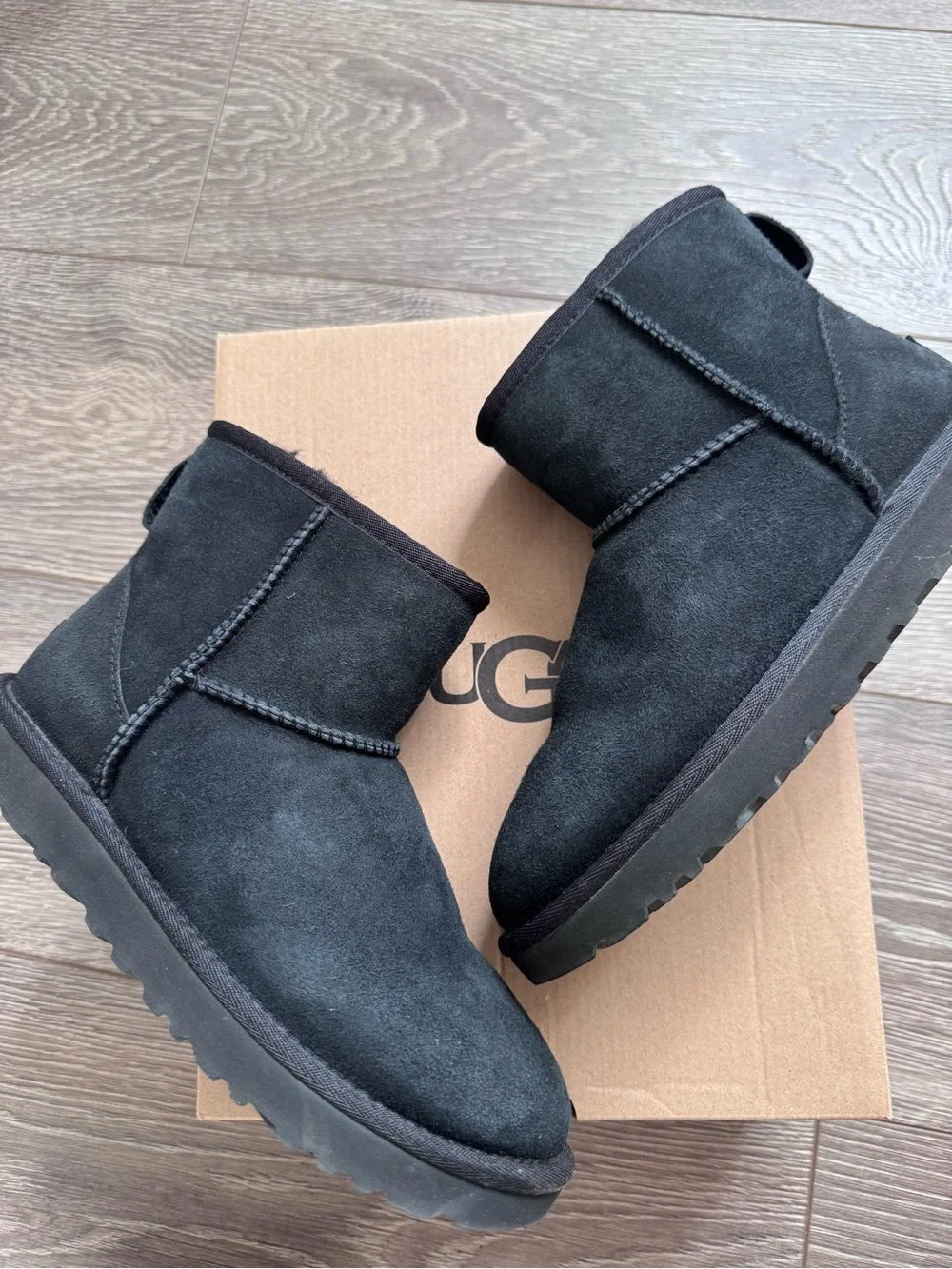 UGG classic short